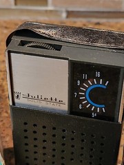 VINTAGE JULIETTE Solid State PORTABLE POCKET RADIO APR-256 AM in Box
