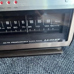 Vintage Lloyd&rsquo;s AM/FM Radio Alarm Model J280 Series 749A For Parts