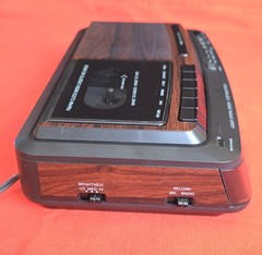 VINTAGE GE RADIO TAPE PLAYER & RECORDER/ALARM/CLOCK-CLEAN AND WORKING 100%- 80s