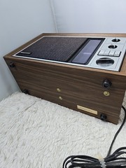 Magnavox Transistor Table Radio Model R434 AM/FM Powers On Needs Work See Video