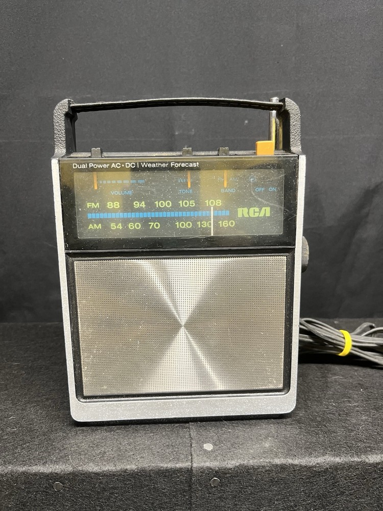 Vintage MCM RCA Dual Power AC-DC Radio AM/FM Model # RWM 164E Black Working.