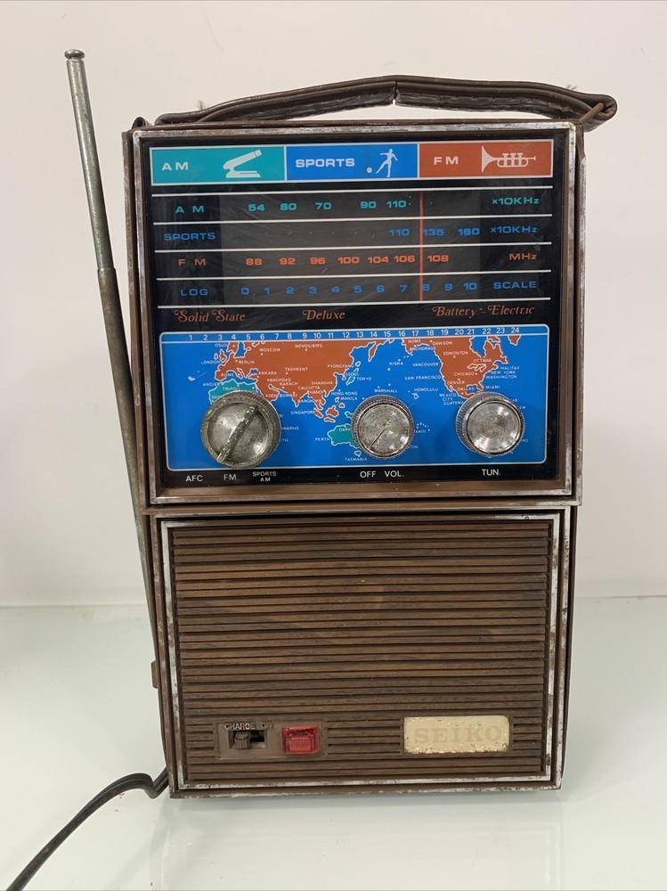Vintage Seiko AM FM Radio Encased Embossed Leather Battery Or Electric Works