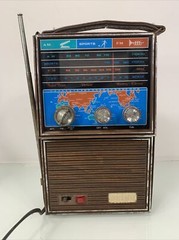 Vintage Seiko AM FM Radio Encased Embossed Leather Battery Or Electric Works