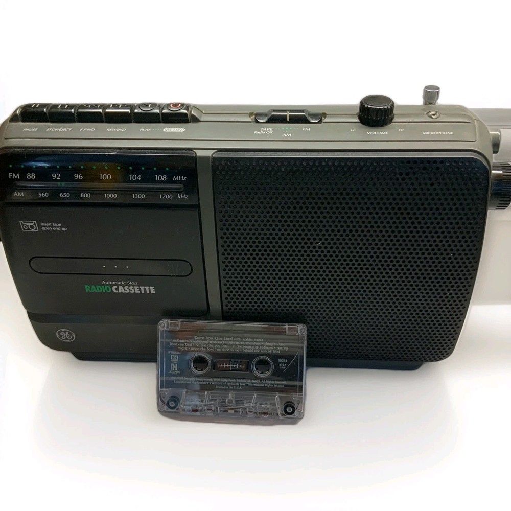 AM/FM Radio Cassette Recorder Portable Boombox Tested Working GE 3-5264A W Tape
