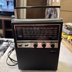 Vintage MGA Solid State AC/DC 5 Band Radio-Tested ( Read )