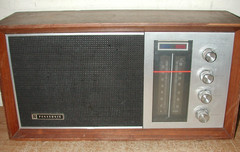 VINTAGE PANASONIC SOLID STATE AM/FM 2-BAND CABINET RADIO MODEL RE-7257
