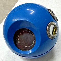Vintage Panasonic Blue Panapet Model R-70 Space Age AM Transistor Radio – Works!