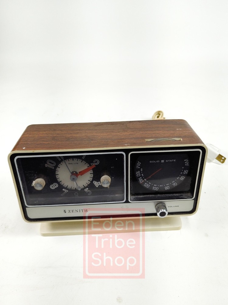 Futuristic Vintage circa 1965 Zenith Model F252W AM/FM Alarm/Clock Radio