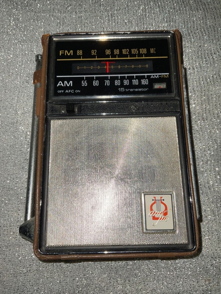 General Electric AM/FM Radio AM/FM Leather Case P-975B Tested Working See Video