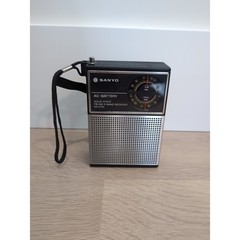 Vintage Sanyo RP 5115 FM/AM 2 Band Receiver AC Battery Radio Solid State Working