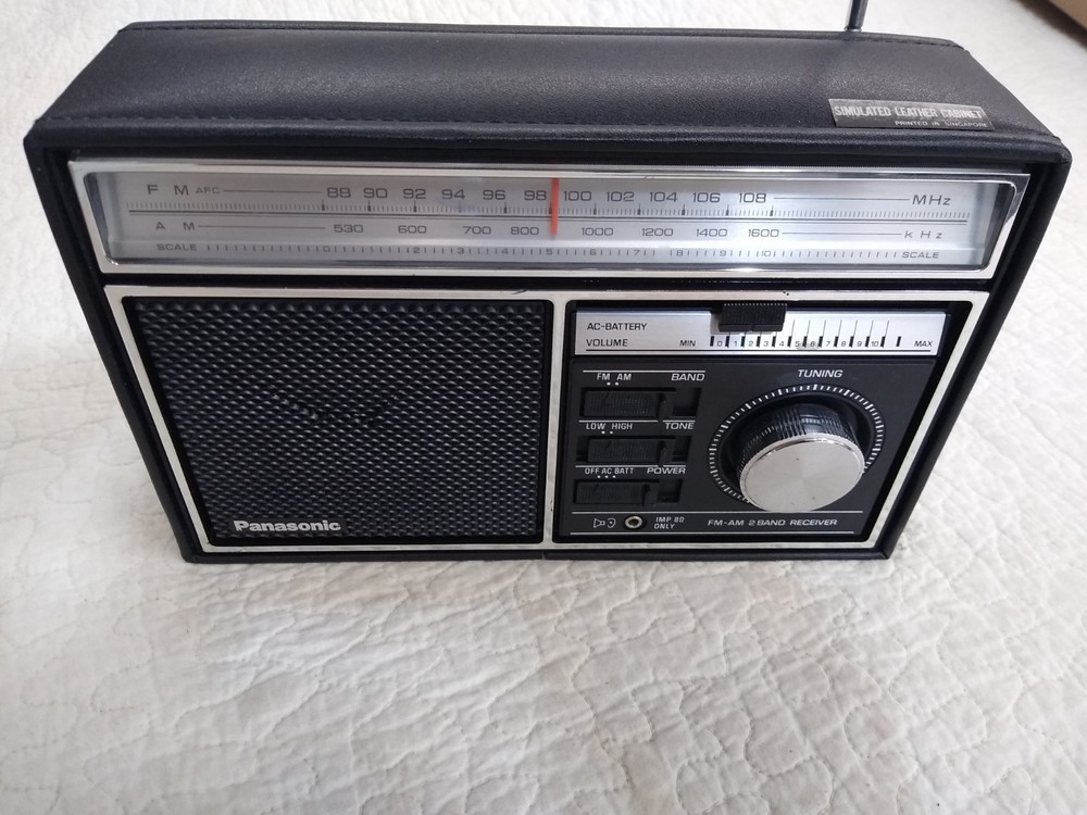 VTG Panasonic FM-AM 2 Band Receiver Radio Model Number RF-590 Handheld Radio