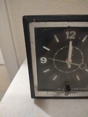 General Electric AM Radio Alarm Clock Beige Model 7-4725A Vintage. Read Descr. E