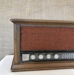 Vintage 1960s General Electric GE Radio Electric T2260A AM FM Dual Speaker