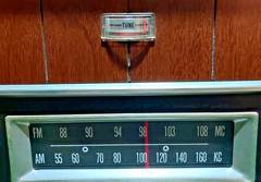 Vintage Magnavox Model OFM-022 AM-FM Tube Radio Dual Speaker with Walnut Case