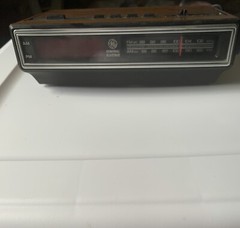 GE Analog Alarm Clock AM/FM Radio 7-4625C Vintage Tested