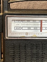 Vintage General Electric Solid State Two-Way Power AM FM Portable Radio 7-2810F