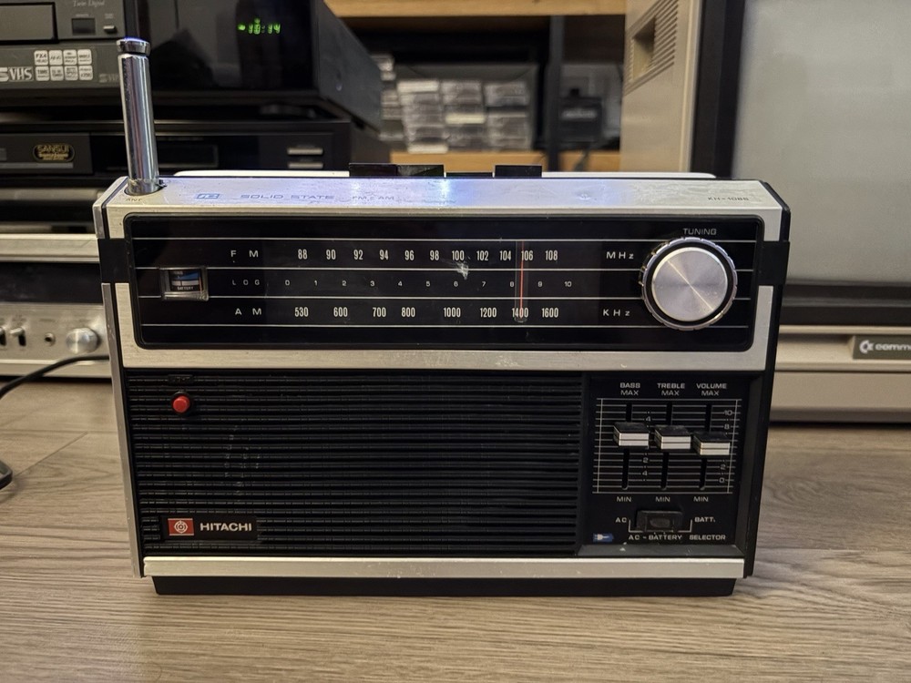 Hitachi KH-1086 Vintage Transistor Radio