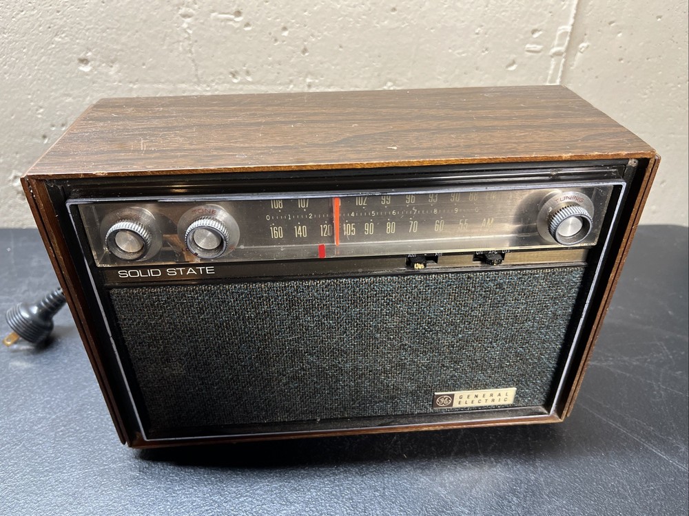 Vintage GE General Electric AM FM Radio Dual Speakers Solid State Working