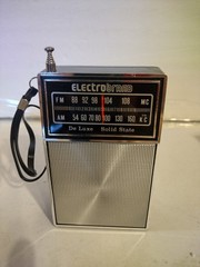 Vintage Electro Band Solid State Model 825 AM/FM pocket Radio FM Works (Read)