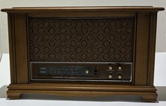 Vintage 1970s SEARS Silvertone AM/FM Table Radio Wood Cabinet NICE CLEAN READ