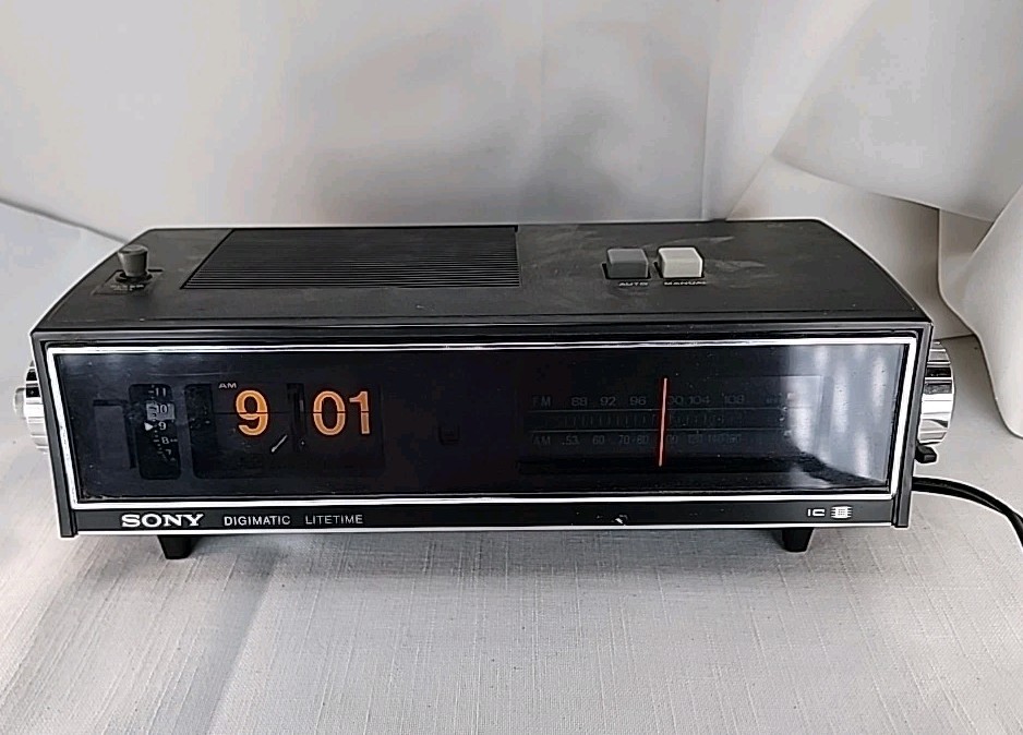 Sony TFM-C620W Digimatic litetime Flip Clock radio – Excellent Condition