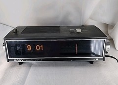 Sony TFM-C620W Digimatic litetime Flip Clock radio – Excellent Condition