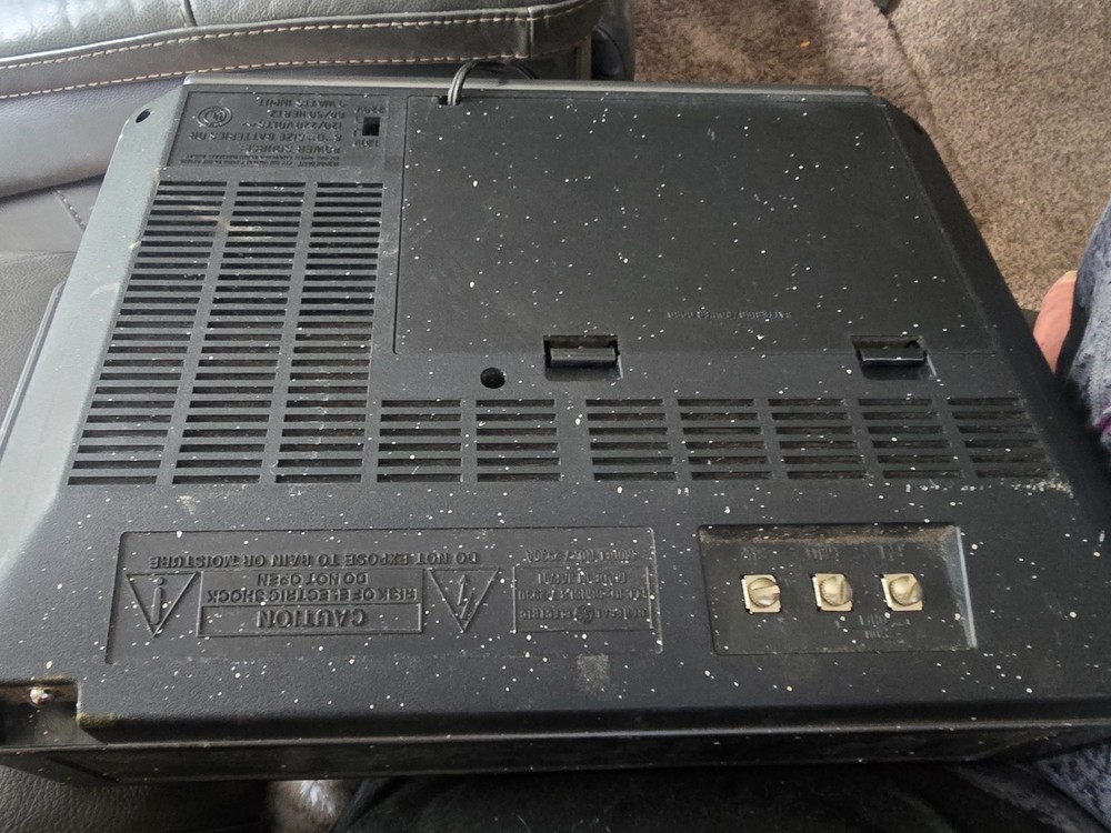 Vtg GE General Electric Model 7-2990A Portable Radio Sold As Is For Parts/rpr
