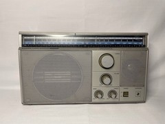 Vintage 1980’s Magnavox D2600 Portable Radio