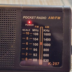 Vintage Kinstar AM/FM Pocket Radio K-257 Tested Tested Works Battery Operated