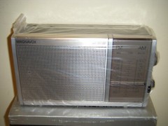 Vintage Magnavox Model 299 Portable AM/FM Radio (Sealed)