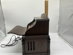 Guild Vintage 1965 « Button & Bows  » Vacuum Tube AM/FM Radio Sewing Cabinet