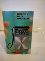 Vintage Electro Band Solid State Model 825 AM/FM pocket Radio FM Works (Read)
