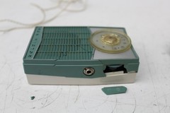 Vintage RCA Victor Impac Green White Portable Transistor Radio With Case