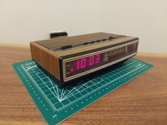 Vintage GE General Electric 7-4625C AM/FM Radio Alarm Clock Walnut Grain-Tested