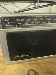 Vintage General Electric GE AM/FM Portable Radio Model 7-2850B Tested Works