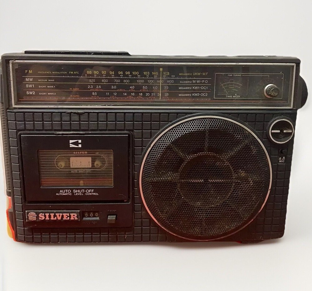 Vintage Silver RT400 AM/FM Radio Tabletop Model Shin-Shirasuna Made In Japan