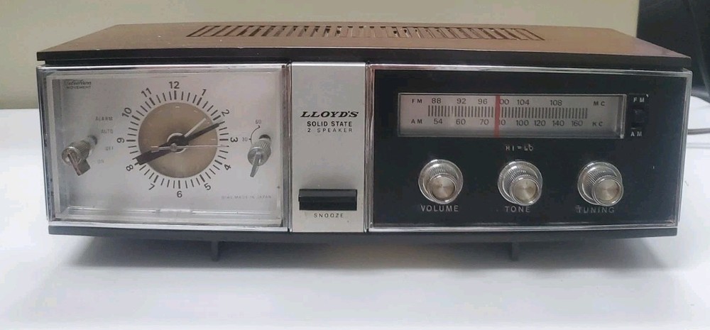 Lloyd&rsquo;s Solid State 2 Speaker Clock/Radio Model Vintage 9J42G-37BE Alarm Japan
