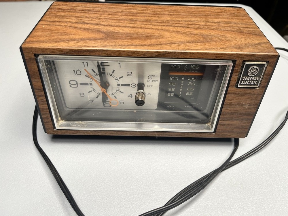 Vintage General Electric Radio Alarm Clock Radio Walnut Grain Retro Dial VIDEO