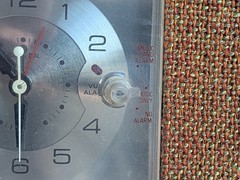 Vintage GE C-1450A Alarm Clock Radio – 1960s Beige with Cloth Speakers