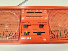 Scarce Vintage Radio Philips Spatial Stereo D-1690 Red Philips D1690 – runs – AF