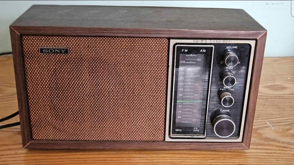 Vintage Wooden SONY AM/FM Table Radio TFM-9450W Tested & Working 100 complete