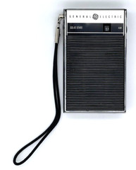 General Electric Radio P-2790 Solid State Handheld Battery Hong Kong NOT WORKING