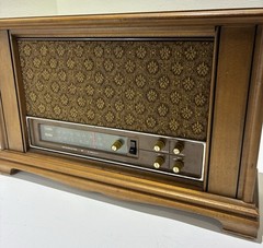 Vintage 1970s SEARS Silvertone AM/FM Table Radio Wood Cabinet NICE CLEAN READ
