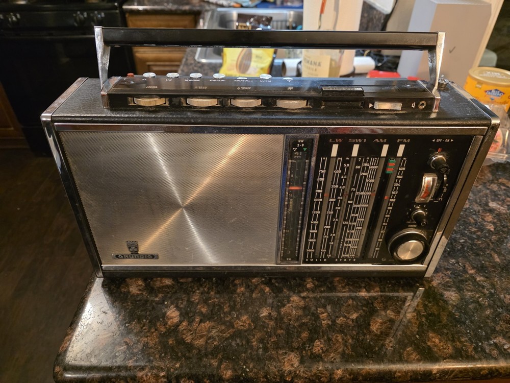 Vintage rare Grundig Satellite Amateur 210 AM/FM Shortwave Ham Portable Radio OG