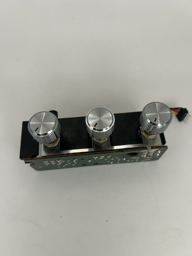Magnavox D8200 Volume Balance Tone Control PCB w/ Chrome Knobs – Tested