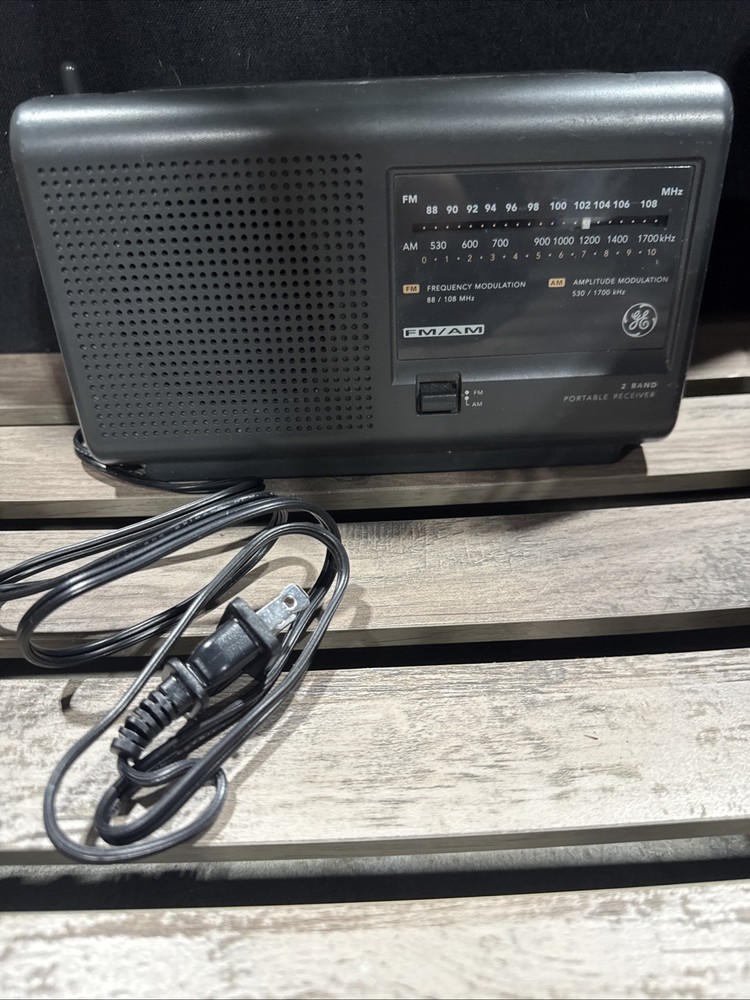 Vintage Retro General Electric AM/FM Radio Portable Model 7-2662D Tested Nice 👀