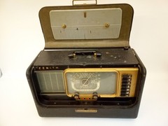 Vintage Zenith Trans-Oceanic wave magnet radio –works!