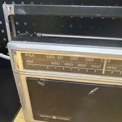 Vintage General Electric AM/FM Portable Radio AC/DC Model 7-2850H WORKING *