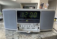 Vintage Zenith ZG320G AM/FM Stereo Clock Radio Cassette Recorder