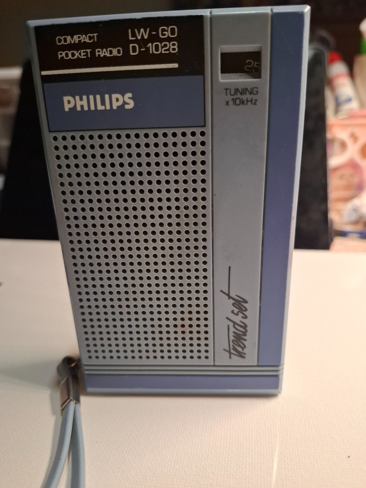 VINTAGE RADIO PHILIPS TREND. SET D 1018